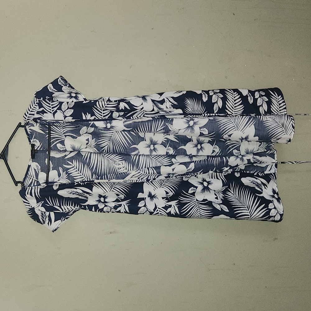 Aakaa Hawaiian Wrap Dress size Medium